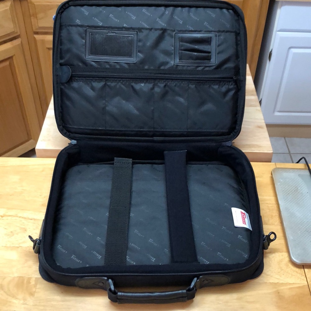 Targus 7 Pocket 2 w/Velcro Closures Computer Bag
